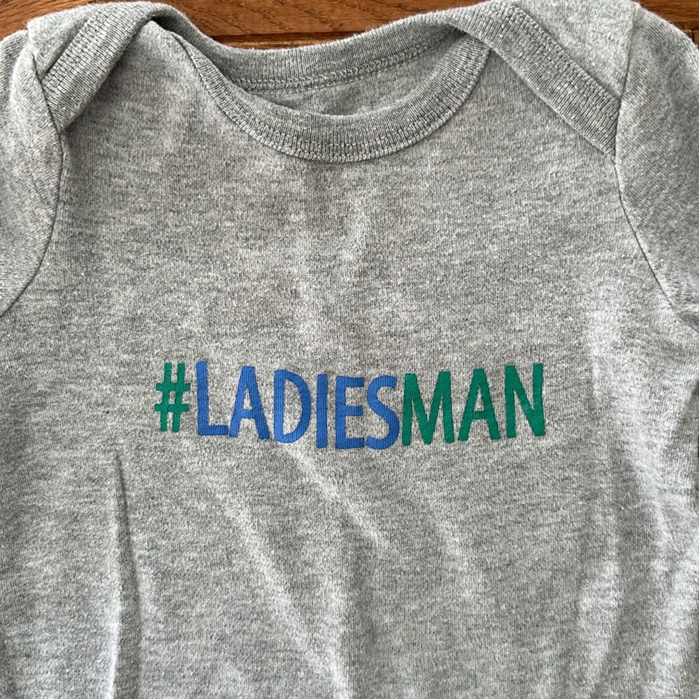 💙 Ladies Man Small Wonders Onesie boys Ladies Man size 9-12 months long sleeved